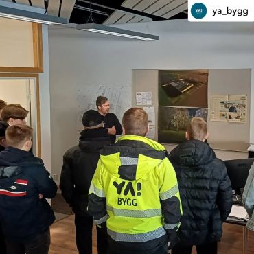 RePosted • @ya_bygg Vi börjar veckan med Byggrace 2025 där vi visade ett gäng nior runt på olika byggen i Närpes och även till en ritningsbyrå. Det gav en liten inblick i hur våran bransch fungerar. 

Ni är mycket välkomna att söka till oss, hoppas ni fick en bra dag!

Tack till @byggbotnia , RS bygg & schakt Ab och Byggtjänst M.Enqvist Ab som tog emot oss! 

@ya_osterbotten #Närpes #blibyggare @ya_bygg