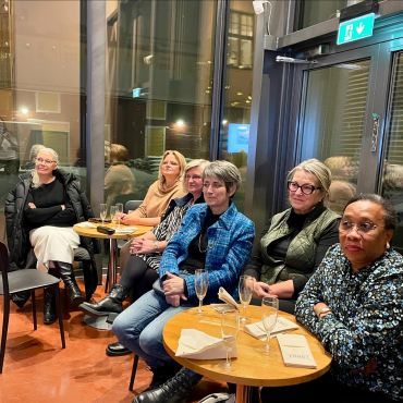 Projektet KompetensBoost hade idag slutseminarium med inbjudna representanter från näringslivet, dvs från hotell- och restaurangbranschen. 😊

YA:s Johanna Ilvoranta berättar: ”Via KompetensBoost projektet har vi haft möjligheten att stärka kontakten till arbetslivet och vi har kunnat rekrytera både nya studerande och arbetstagare till hotell- och restaurangbranschen. Vi har helt enkelt kunnat höja profilen för branschen.” 🤩

Seminariet i Vasa avslutades med en middag där våra kock- och servitörsstuderande som övar inför Taitaja semifinalerna fick praktisk träning. 👏 Supergod mat! 😋

Tack till alla som deltog! 🙏🏻

#yaösterbotten #kompetensboost @axxellutbildning @optimaedu @efo.fi @maxofvaasaregion @hotelredgreen @hotelvallonia @restaurantfroj 
@wasaline_ferry